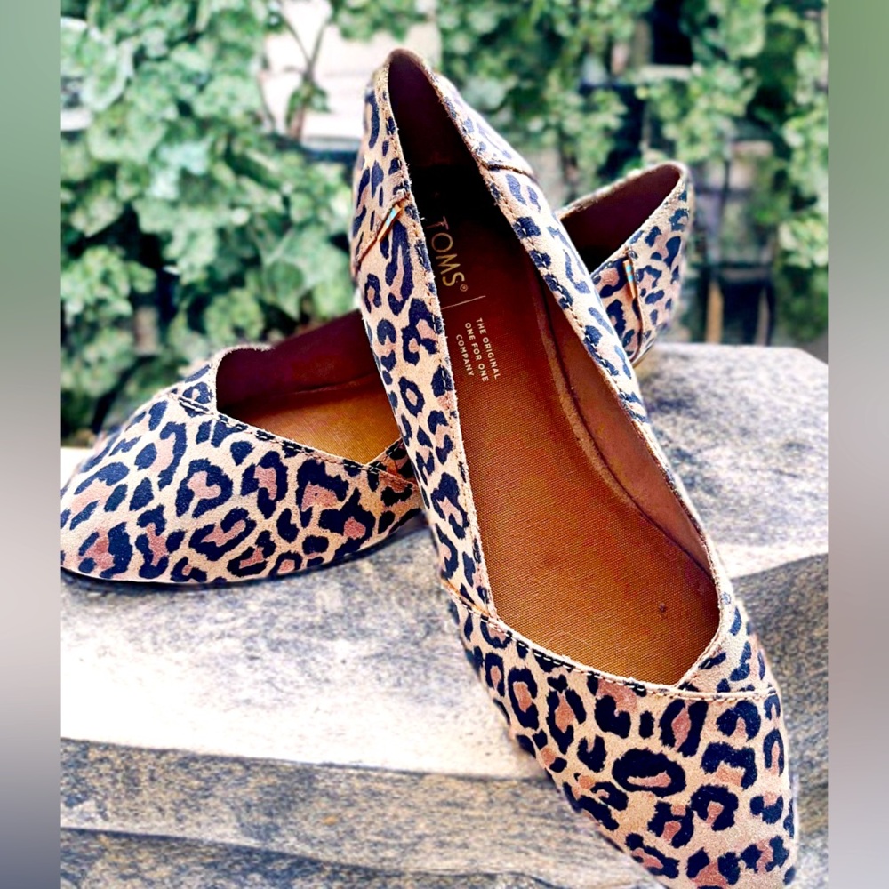 TOMS leopard print flats - size 10